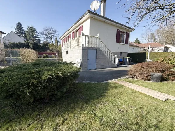 Mortefontaine - maison individuelle élevée sur sous-sol tota