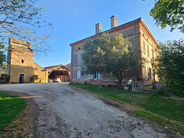 Superbe maison de maitre - 300m2 - pigeonnier - dépendances
