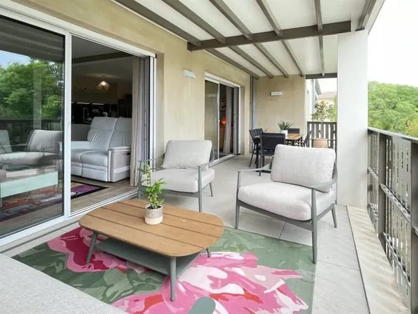 Uzès centre ville, appartement avec terrasse, piscine et garage