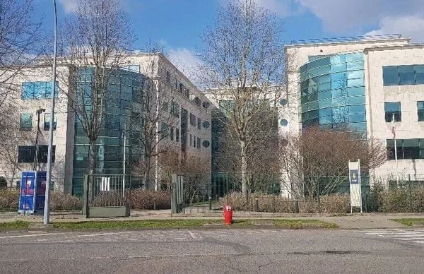 Bureaux 6 pièces 3644 m²