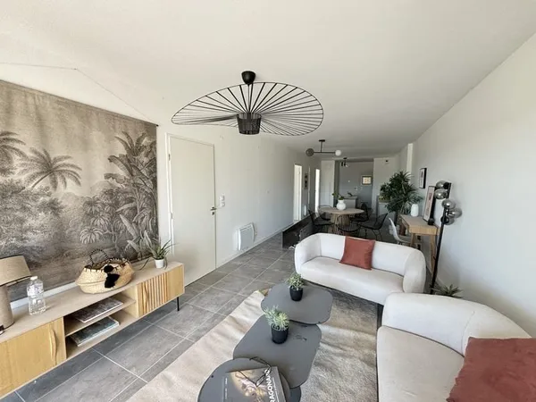 Appartement T4 de 83.5m2 hab, terrasses et parking, à Maugui