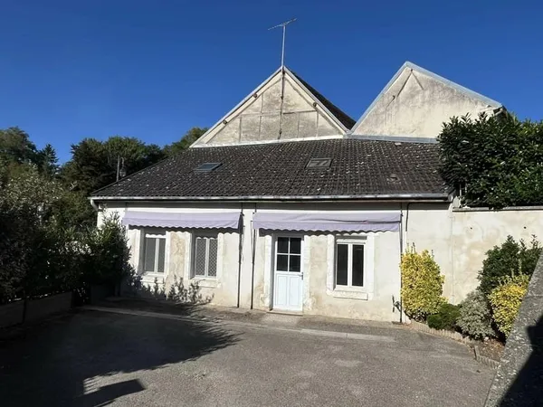 10 MINUTES AUXERRE MAISON DE BOURG 4 PIÈCES AVEC COUR