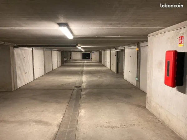 Garage ferme (box) a vendre - ovalie - résidence le séquoia