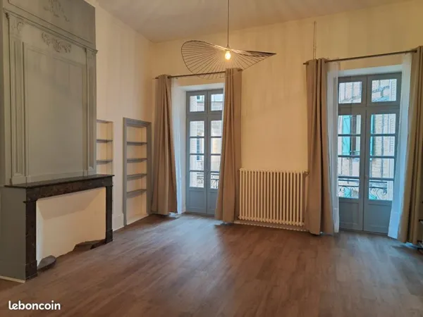PARTICULIER loue T3 de 72 M² hypercentre FIGEAC