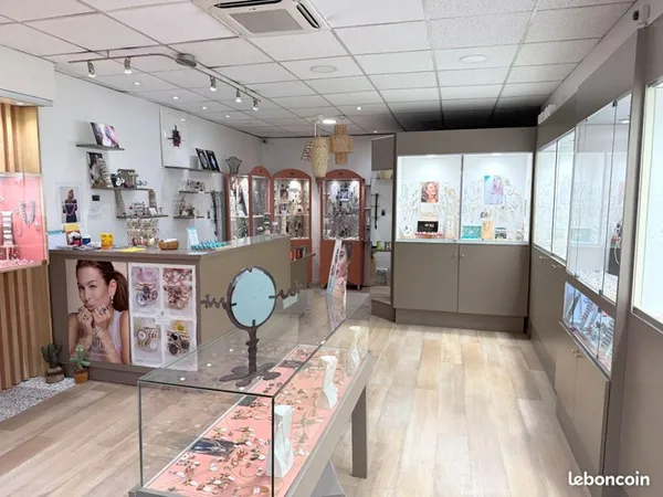 Boutique 67 m² VIENNE