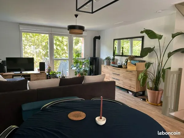 Maison meublée 107 m² - 3 chambres - Garage + places de parking