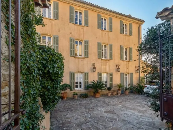 Maison 8 pièces 539 m²