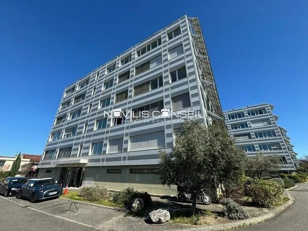 Bureaux 83 m²