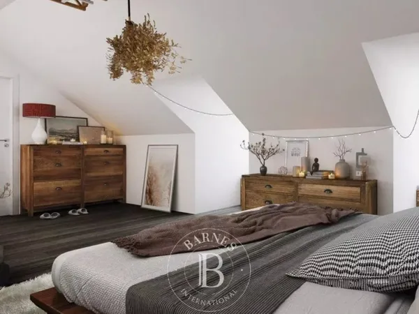 Centre ville - Maison sur trois niveaux de 203 m2 avec deux jard