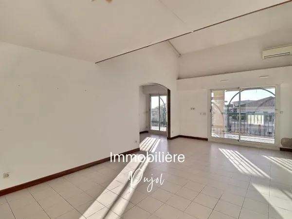 T3 en Duplex de 93m2 avec terrasse et garage en sous-sol, Ré