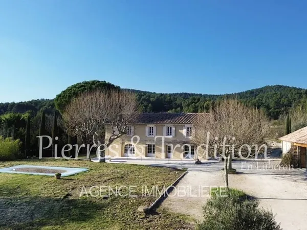 Exclusivité ! Beau mas provençal avec vue au coeur du Luberon