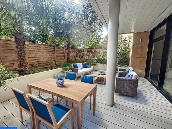 LEVALLOIS /NEUILLY - REZ DE JARDIN TROIS CHAMBRES