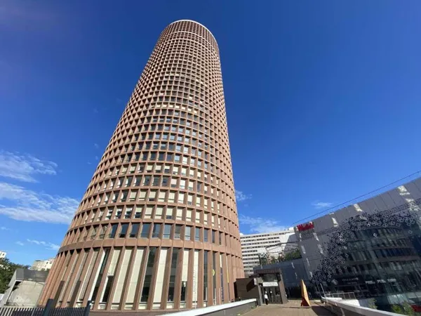 La Tour Part Dieu des plateaux de bureaux rénovés à la location à partir de 250m²