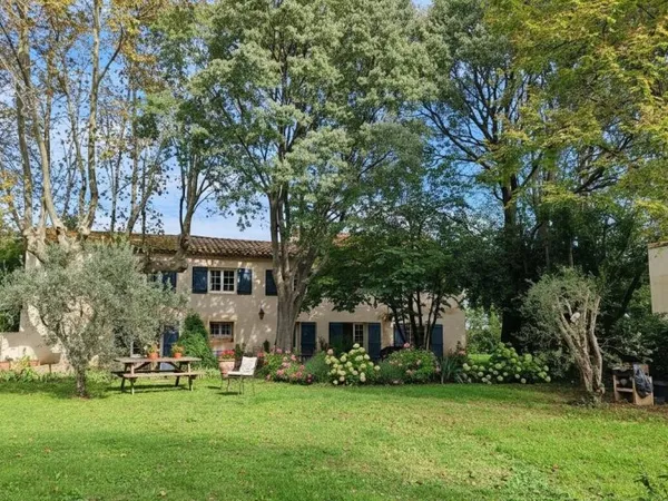 Mas provençal 8 pièces 212 m²