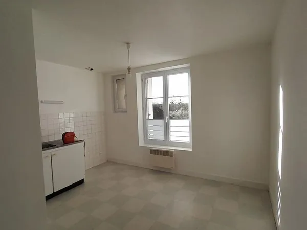 MONNAIE - APPARTEMENT DE TYPE 3