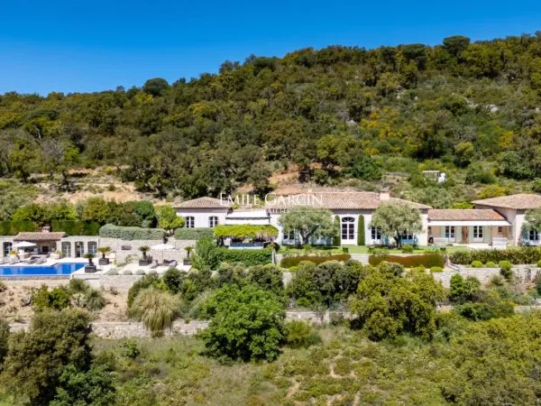 Bastide à la location - Saint-Tropez - Grande propriété vue mer