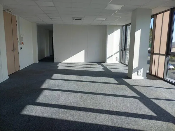 Bureau 145 m²