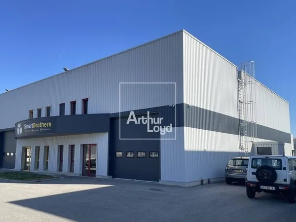 Local d'activité 880 m²