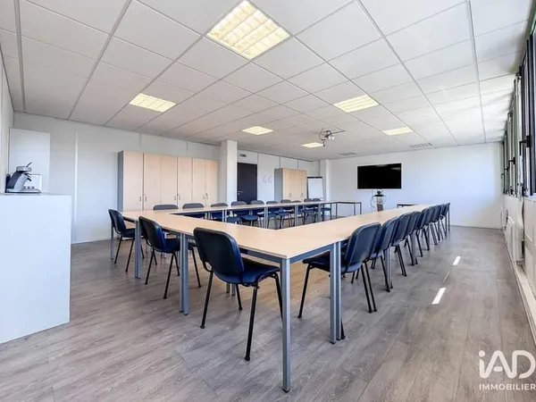 Bureaux 2 pièces 330 m²