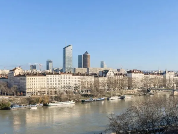 LYON 1 - PLACE LOUIS PRADEL