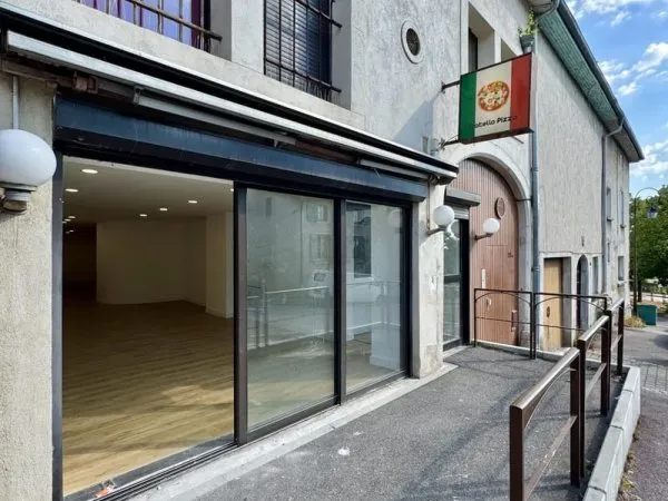 Local commercial 3 pièces 121 m²