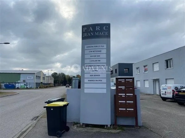 Local d'activité 170 m²