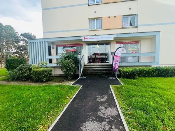 Bureau 6 pièces 110 m²