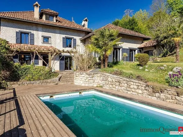 Villa 10 pièces 301 m²