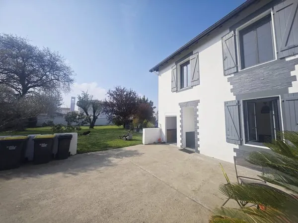 Rare à Anglet Chassin : Charme des années 30 & Rénovation Co