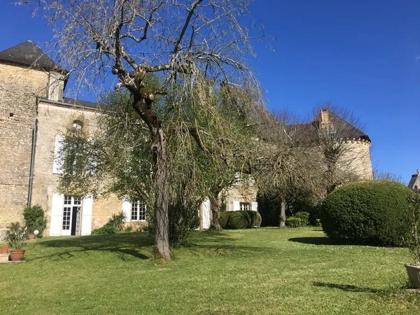 Chateau de charme rénové en grande partie