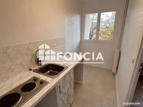 Appartement 30.99m² à louer 557 - COMBS LA VILLE 77380