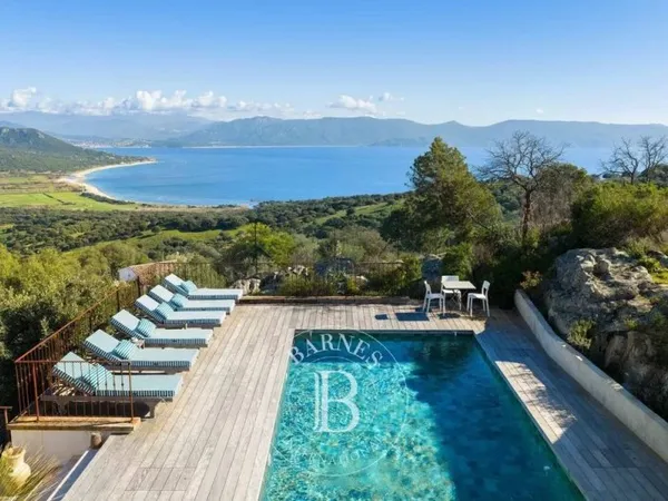 Villa 10 pièces 380 m²