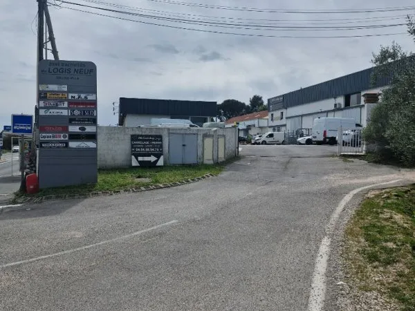 LOCAL PROFESSIONNEL SOLLIES VILLE 134 M²