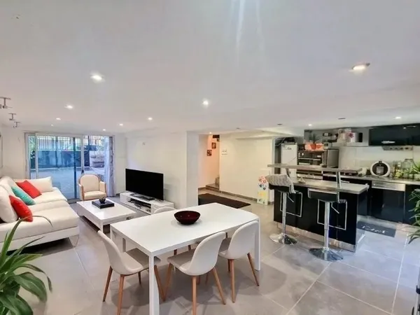 MAISON FAMILIALE AVEC STUDIO INDÉPENDANT ET JARDIN – IMPASSE CALME À VILLEMOMBLE