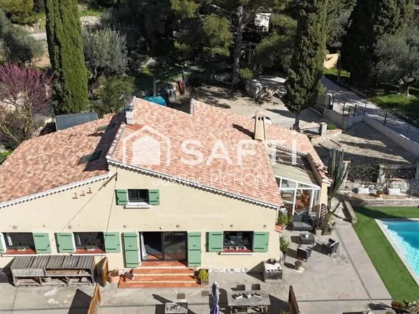 Maison atypique de 160 m² - 4 chambres - Piscine