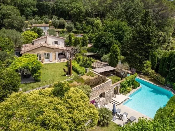 MOUANS SARTOUX - MAISON DE FAMILLE EN PIERRE DE TAILLE