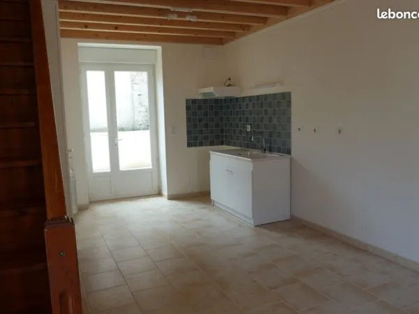 Maison T2 avec petite cour fermée