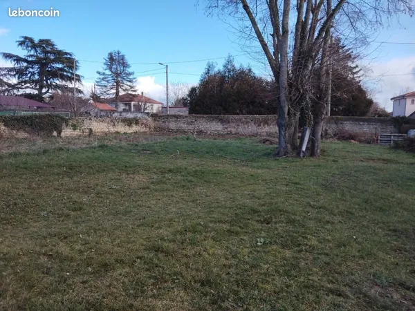 Terrain 619 m² Aigueperse