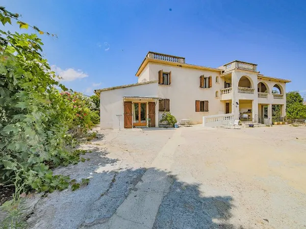 Maison 12 pièces 300 m²
