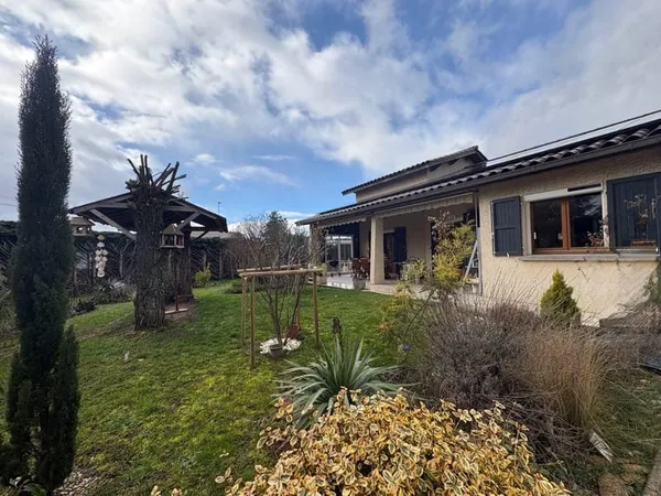 Maison sur sous-sol complet avec mezzanine sur parc