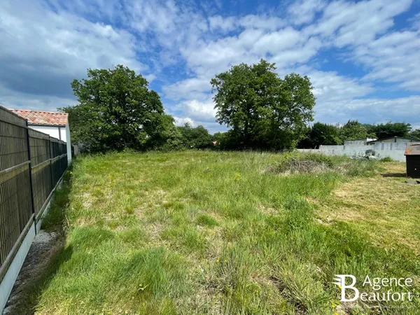 Terrain 880 m²