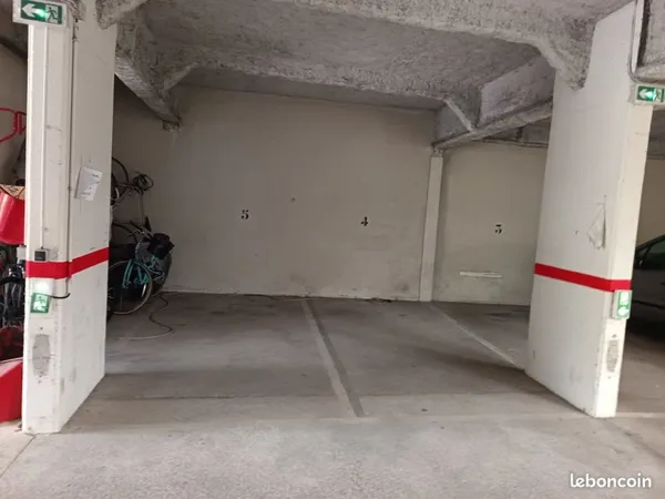 Grande place de parking Asnières gare de Bécon les Bruyères