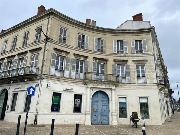A vendre dans l'Hyper centre ville 3 lots d'habitation et 3 lots annexes dans un immeuble bourgeois