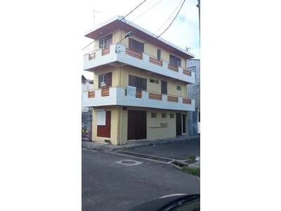 En exclusivité ! Immeuble situé à proximité du port de Point