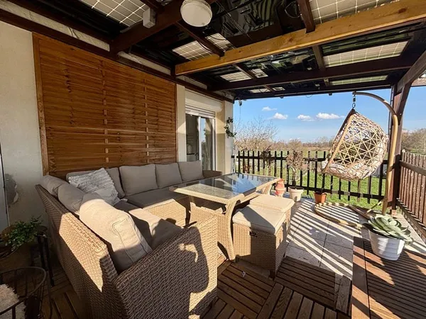 Maison jumelée rénovée avec jacuzzi et vue dégagée sur le parc