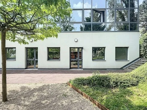 Bureau 143 m²