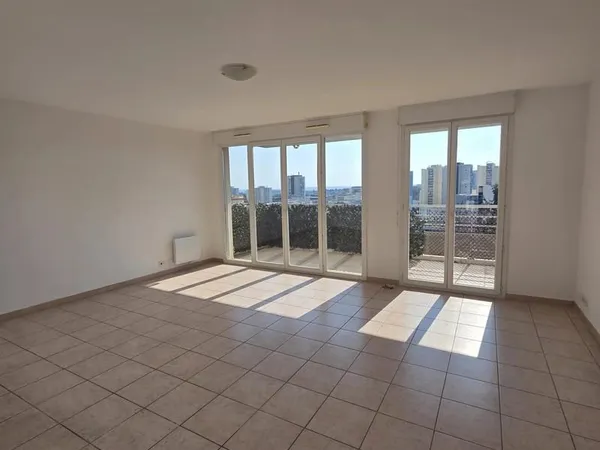 4P TERRASSES + STATIONNEMENTS NICE OUEST