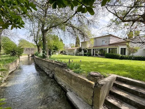Vente L'Isle sur la Sorgue - Maison de 188 m² et son cabanon de pêcheur en bord de Sorgue, jardin ar