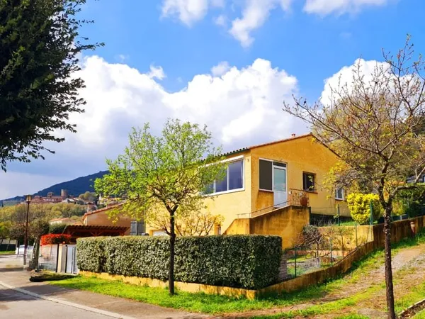 Villa 4 faces au pied d'un village pittoresque dans le Valle