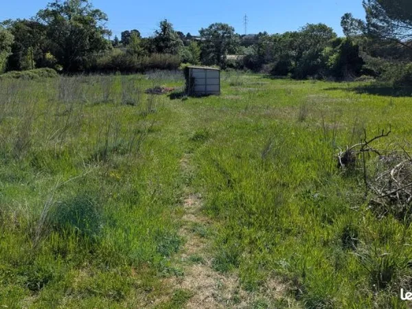 Location emplacements stockage extérieur (pour particulier et entreprise)